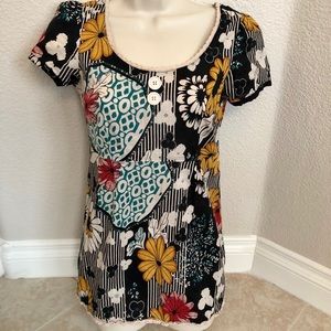 Adorable lightweight Coco & Chase Blouse. Sz S